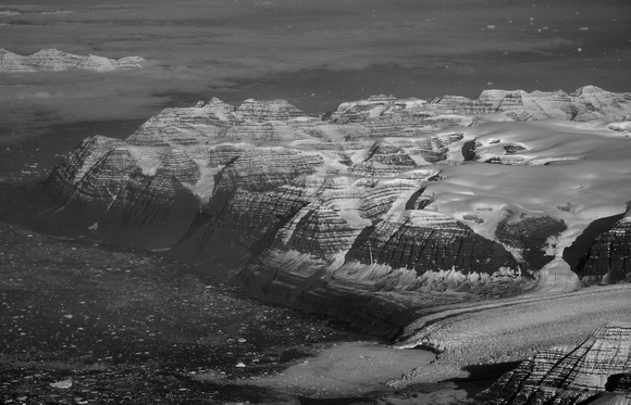 Greenland (2018): Looking out of the window.